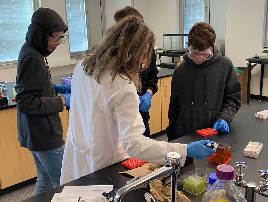 University staff and students conduct weeklong biotechnology lab at